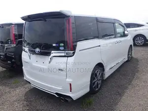 Toyota Esquire 2021 Pearl