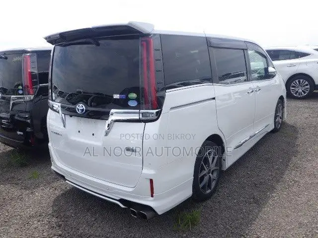 Toyota Esquire 2021 Pearl