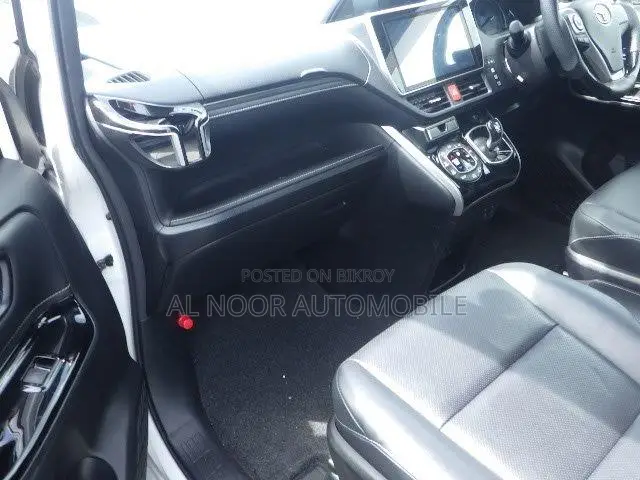 Toyota Esquire 2021 Pearl