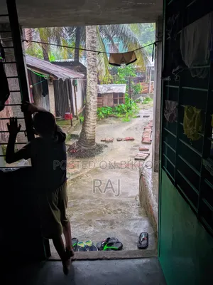 যশোর সদরে ২ বেডরুমের বাড়ি বিক্রির জন্য