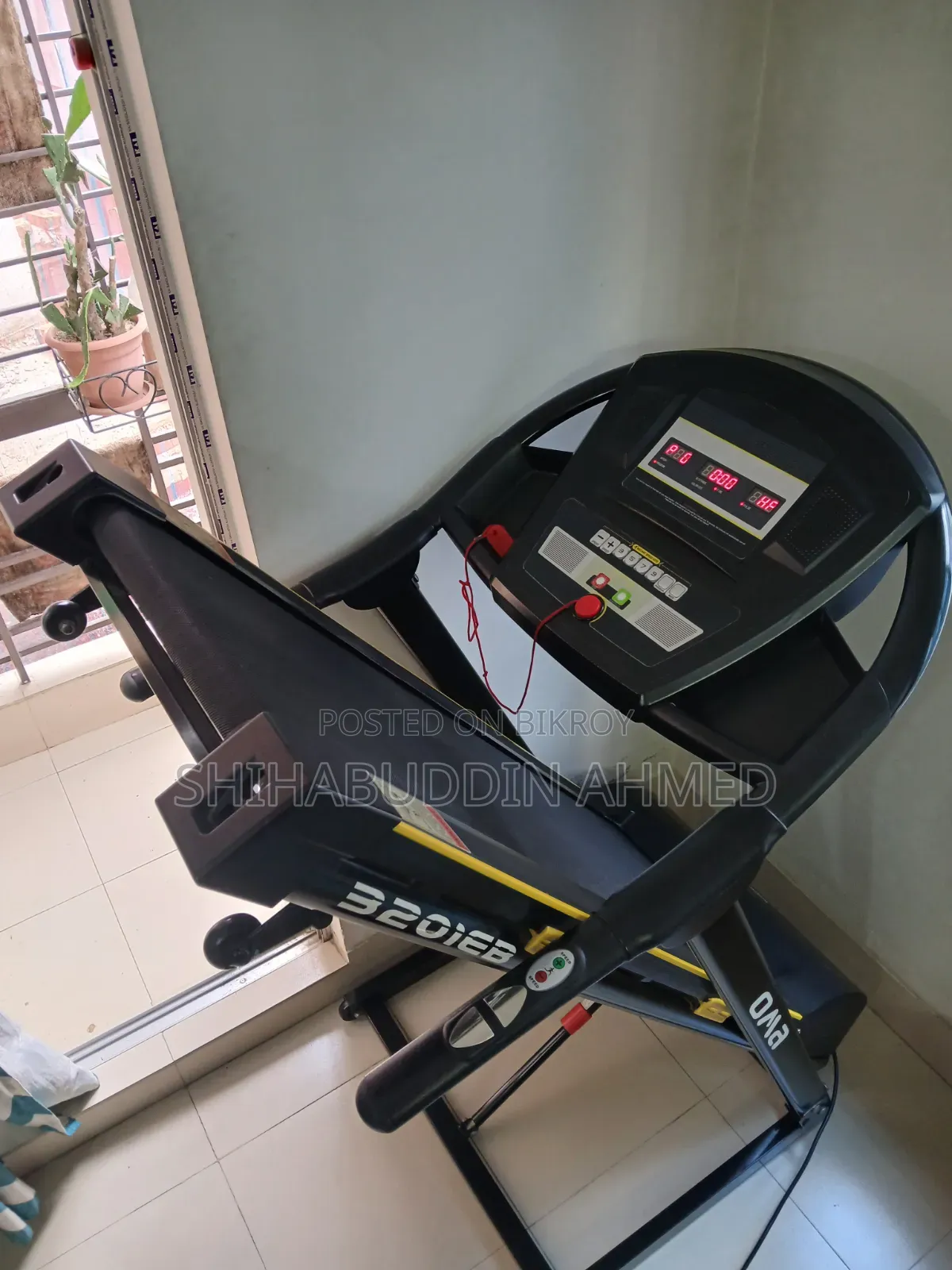 OMA Fitness 3201 EB Motorized Treadmill (2.25 HP)