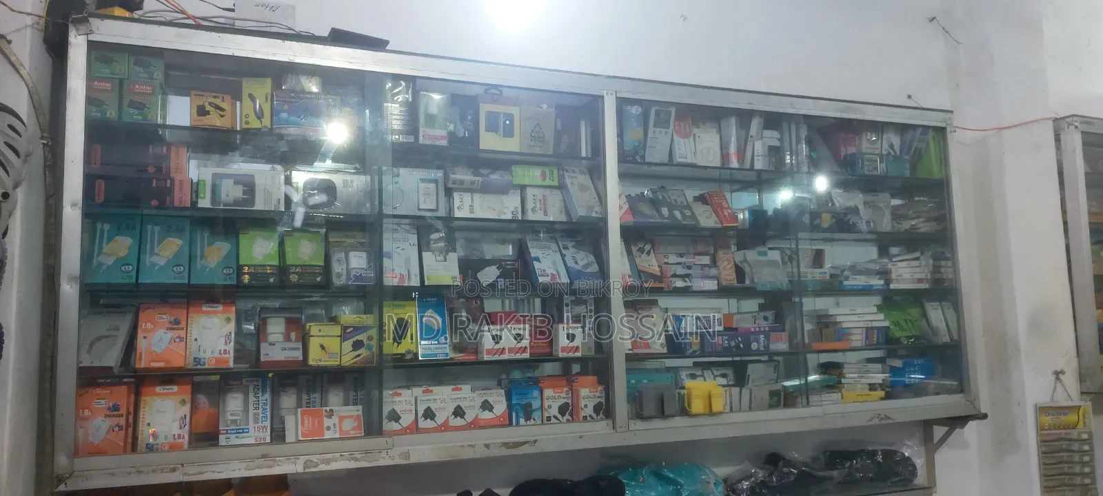 দোকানের জিনিস বিক্রি