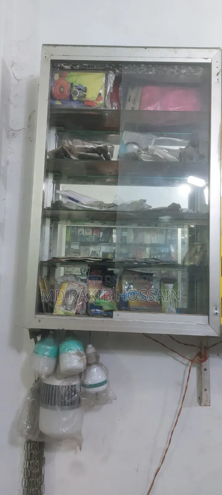 দোকানের জিনিস বিক্রি