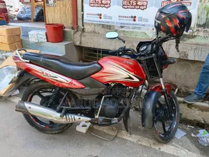 টিভিএস মেট্রো ২০২১ লাল