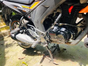 Honda Hornet 2021 Orange