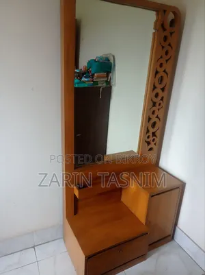 ড্রেসিং টেবিল