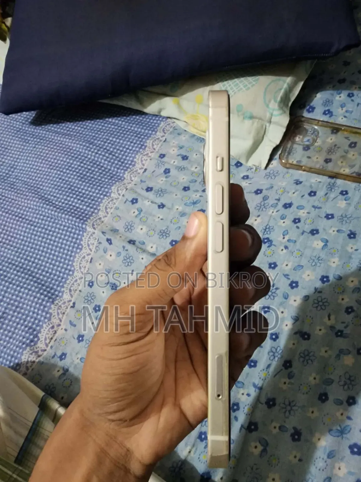 অ্যাপল আইফোন ১৩ ১২৮ জিবি হোয়াইট