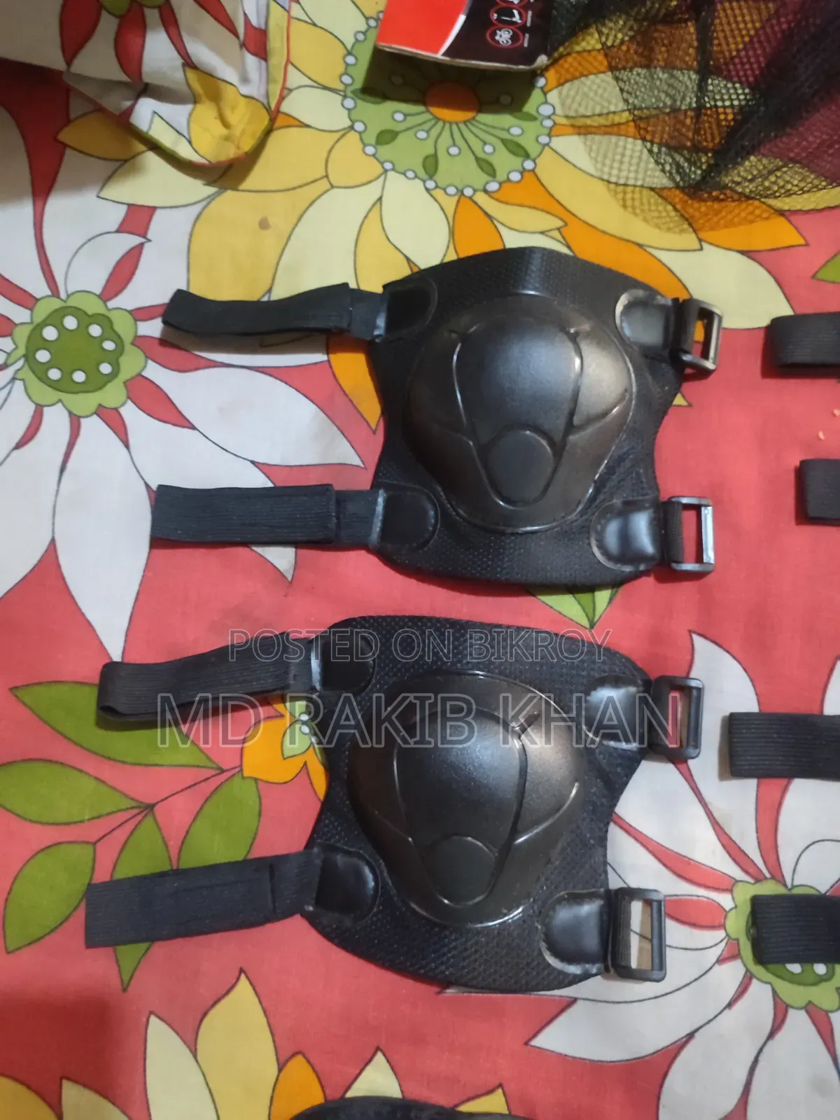 হাতের ও কোনু এবং পায়ের গ্লাভস