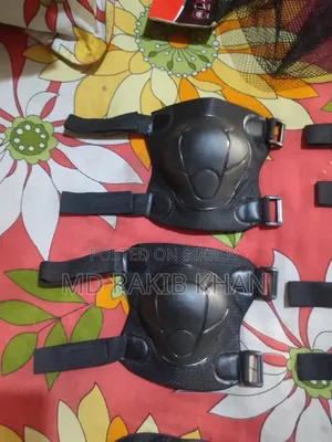 হাতের ও কোনু এবং পায়ের গ্লাভস