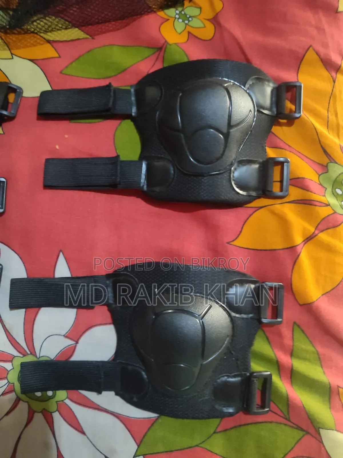 হাতের ও কোনু এবং পায়ের গ্লাভস