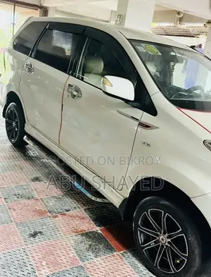 টয়োটা আভানজা ২০১২ হোয়াইট