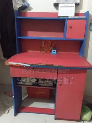 পুরাতন পড়ার টেবিল বিক্রি হবে