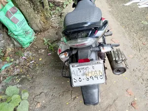 বাজাজ ডিসকভার ১২৫ ২০২২ ব্ল্যাক