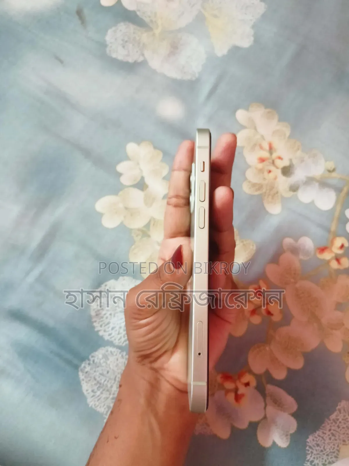 অ্যাপল আইফোন ১২ ৬৪ জিবি হোয়াইট