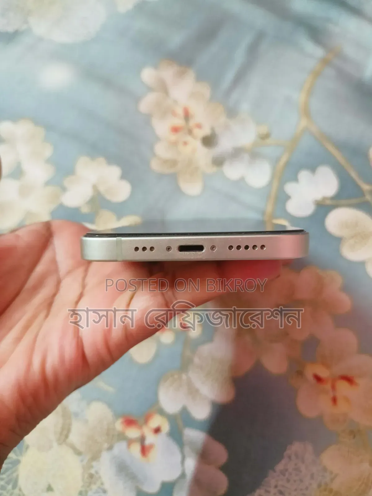 অ্যাপল আইফোন ১২ ৬৪ জিবি হোয়াইট