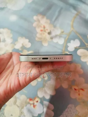 অ্যাপল আইফোন ১২ ৬৪ জিবি হোয়াইট
