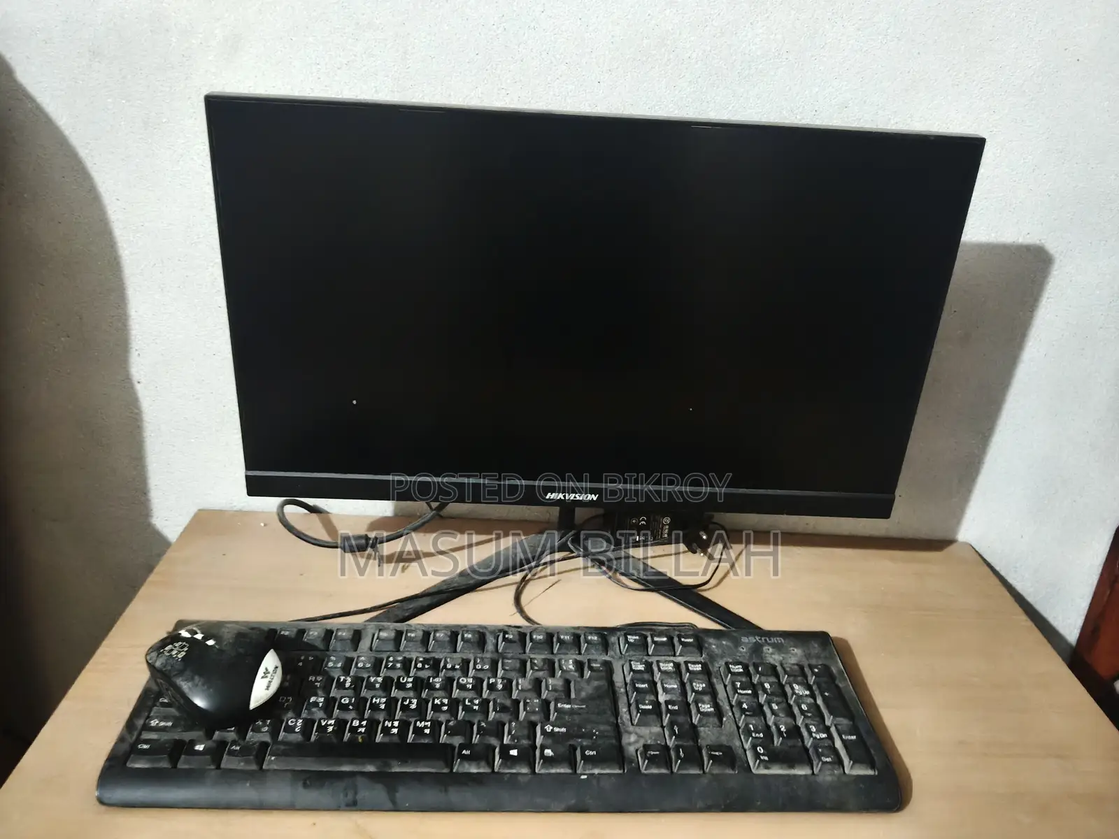 Hikvision DS-D5022F2-CBD 22" LED Monitor – Like New