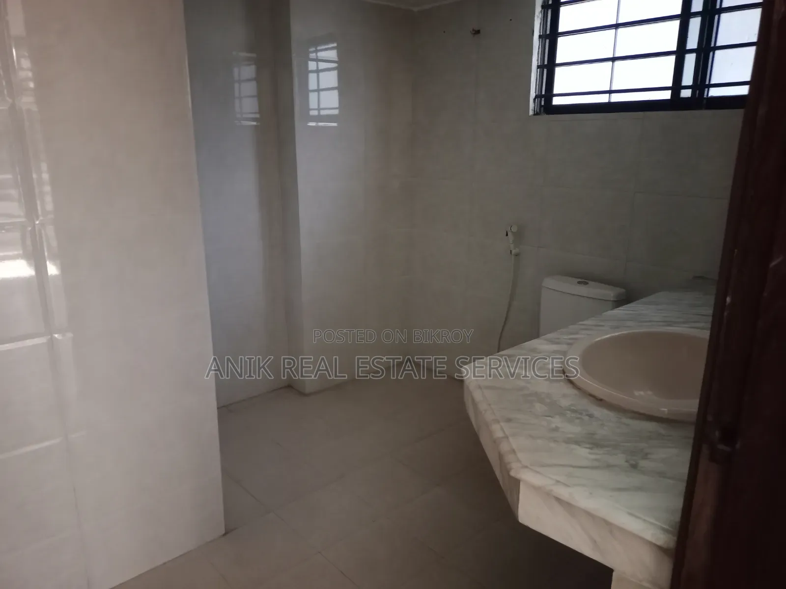 গুলশানে ২৩০০ বর্গফুটের অফিস স্পেস ভাড়ার জন্য