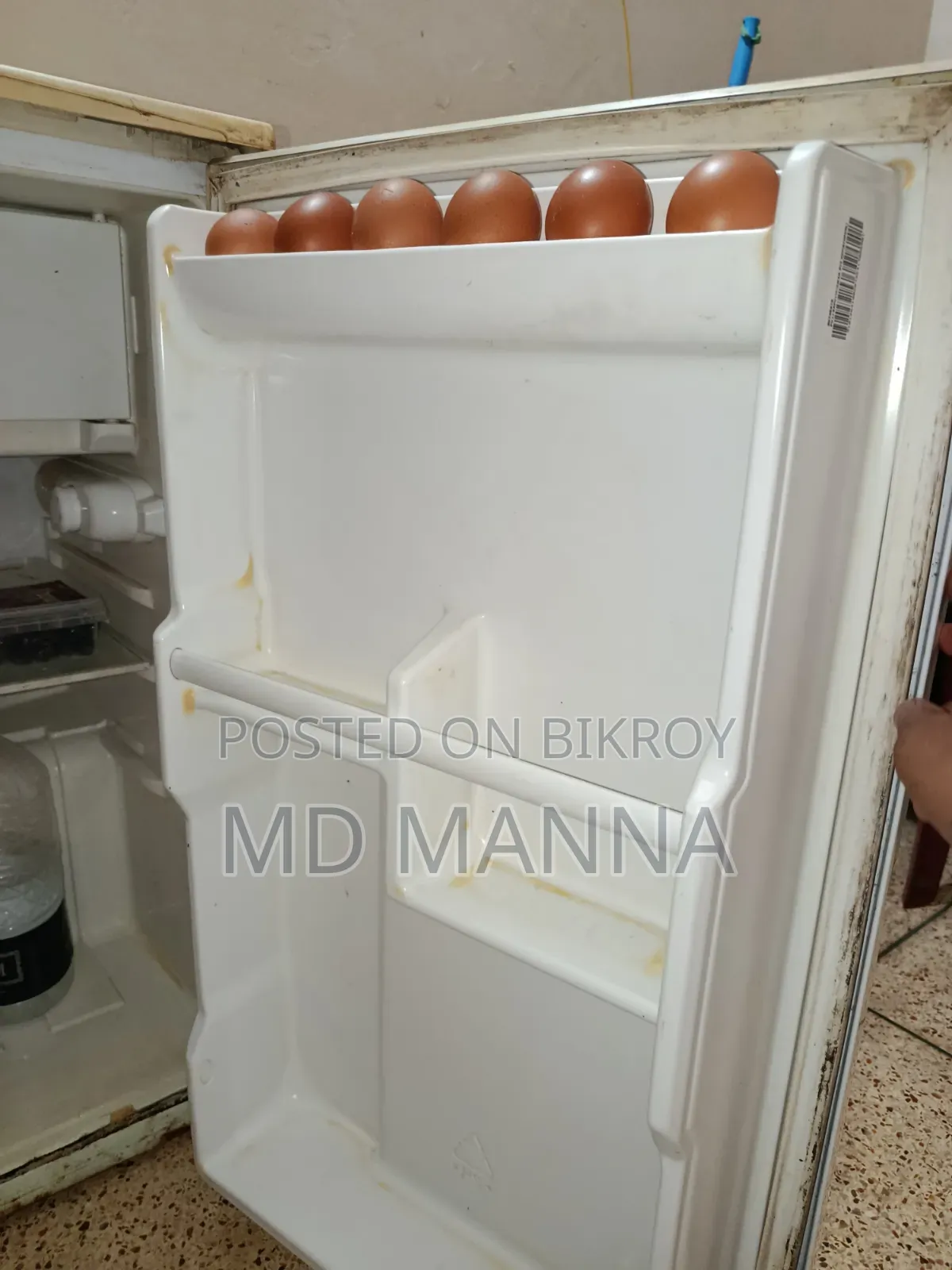 Selling because I bought a bigger fridge and don't have the space for this one.