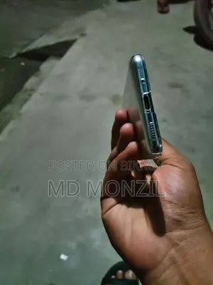 স্যামসাং গ্যালাক্সি এস২০ ৫জি ইউডব্লিউ ১২৮ জিবি হোয়াইট