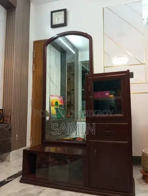 ড্রেসিং টেবিল