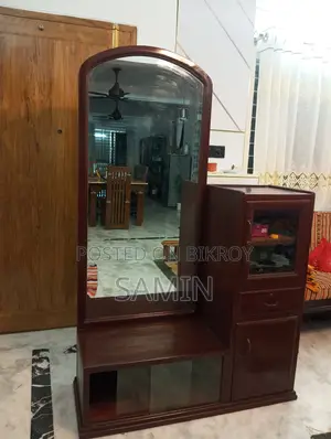 ড্রেসিং টেবিল