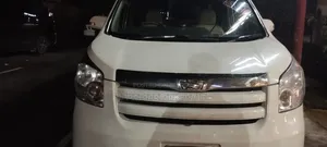 টয়োটা নোয়া ২০১০ পার্ল