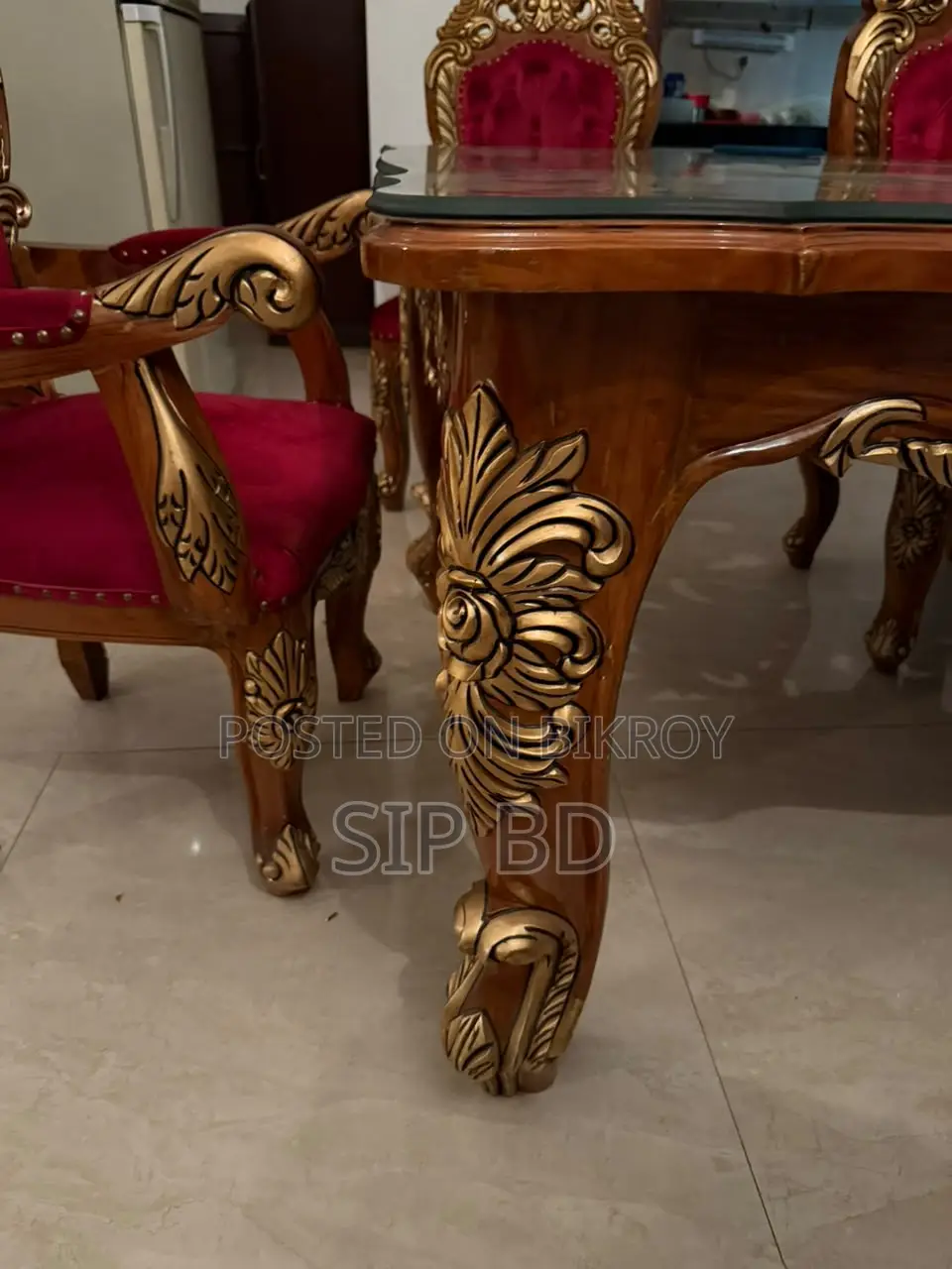 Royal Dining Table