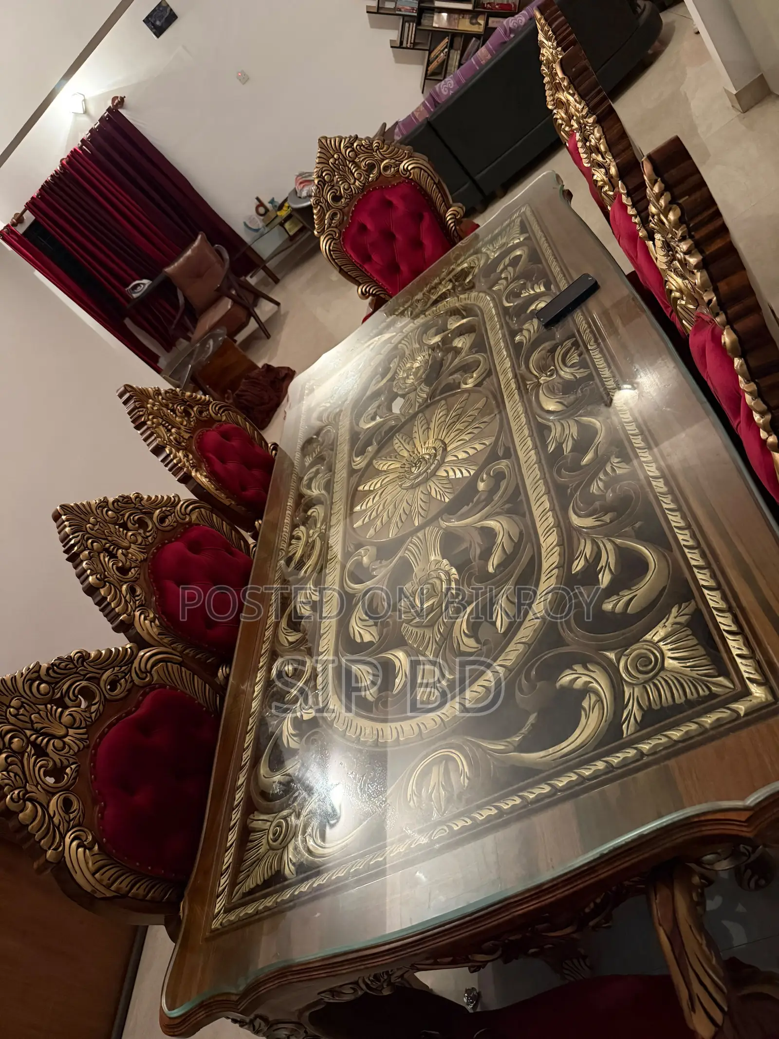 Royal Dining Table