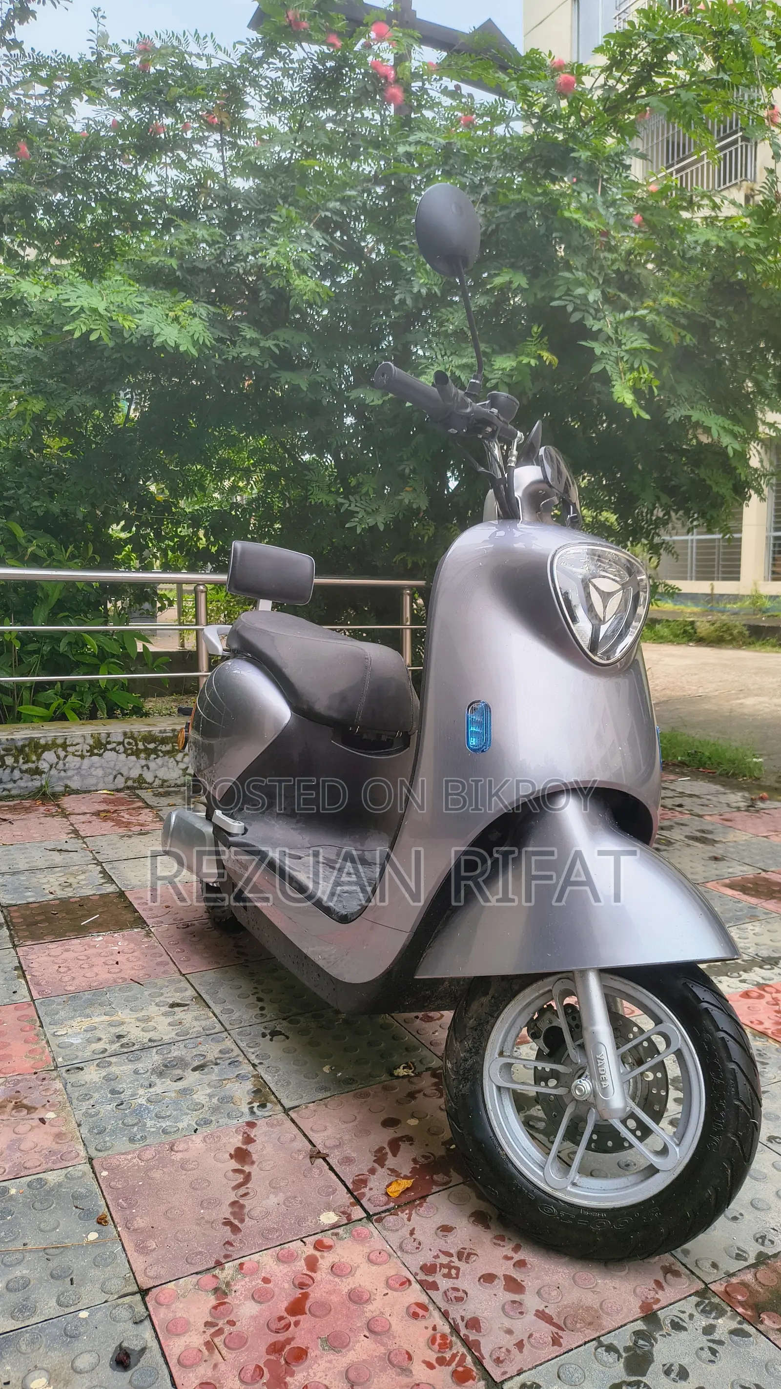 Yadea M6 2025 Gray