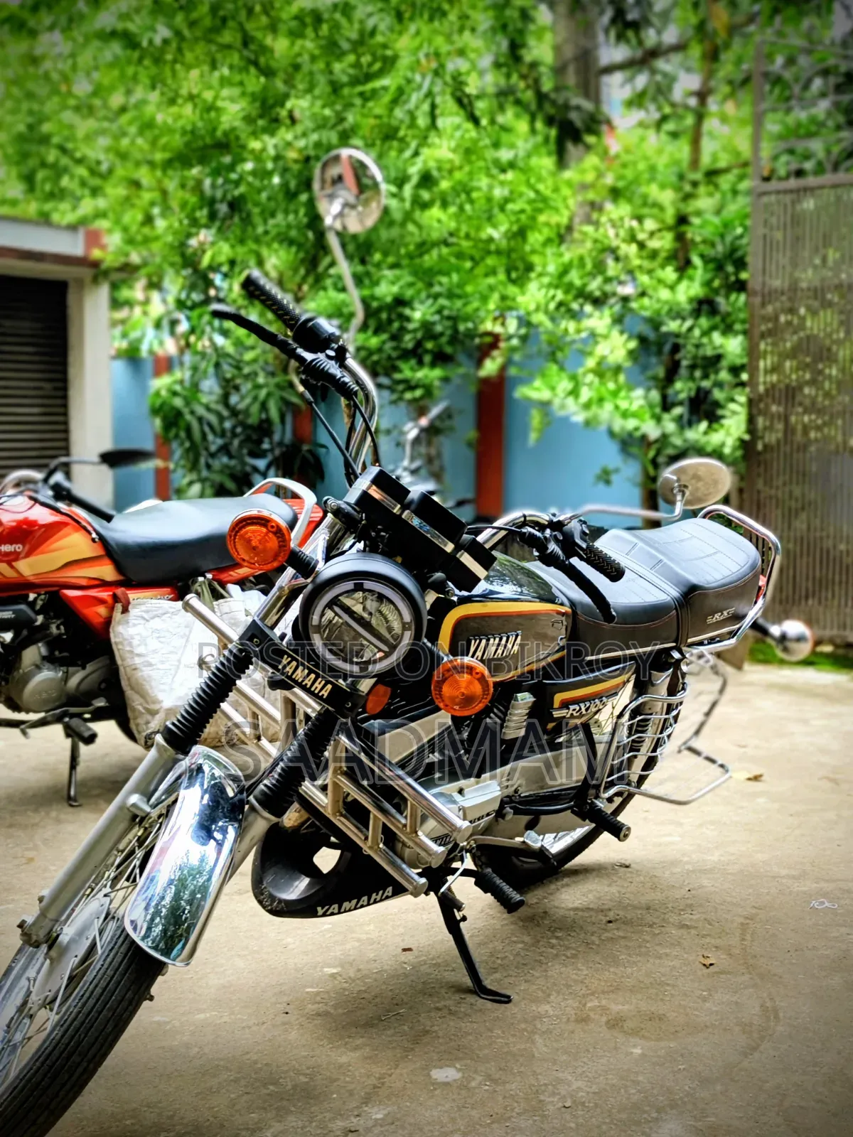 Yamaha 2000 Black