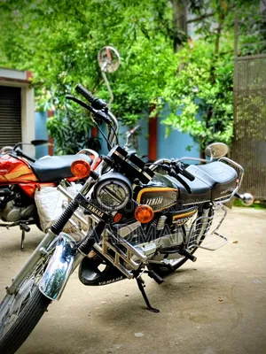 Yamaha 2000 Black