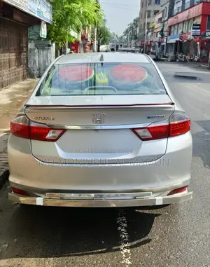 Honda Grace 2015 Silver