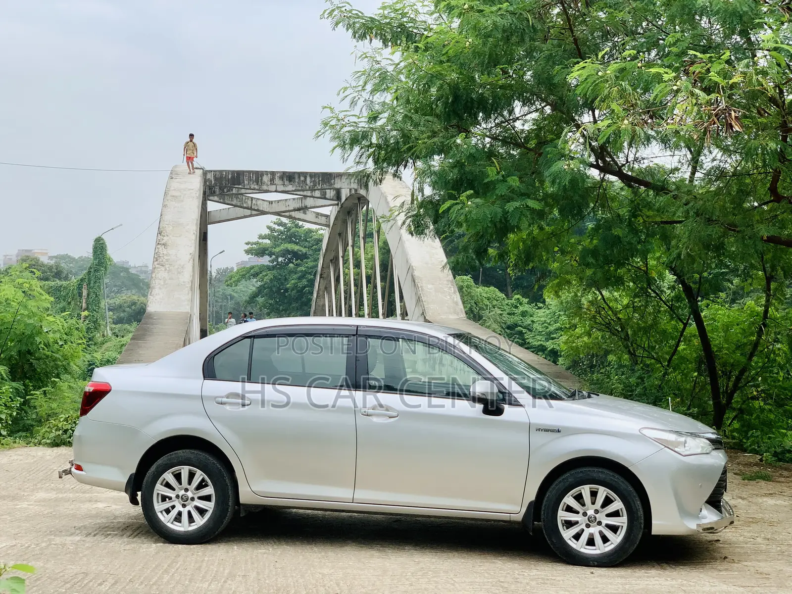 টয়োটা এক্সিও ১.৫ হাইব্রিড টুডব্লিউডি ২০১৫ সিলভার