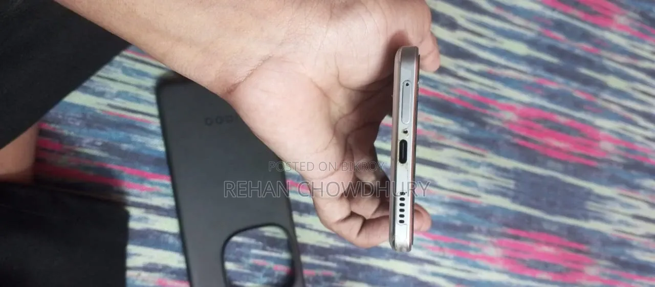 iQOO 256 GB White