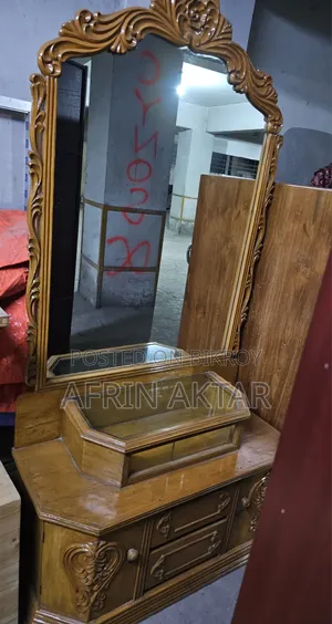 ড্রেসিং টেবিল