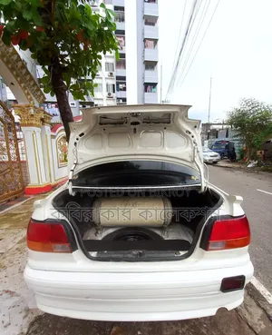 টয়োটা করোল্লা ১৯৯৬ পার্ল
