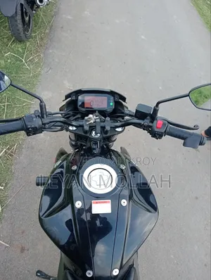 সুজুকি গিক্সার ২০২৫ ব্ল্যাক