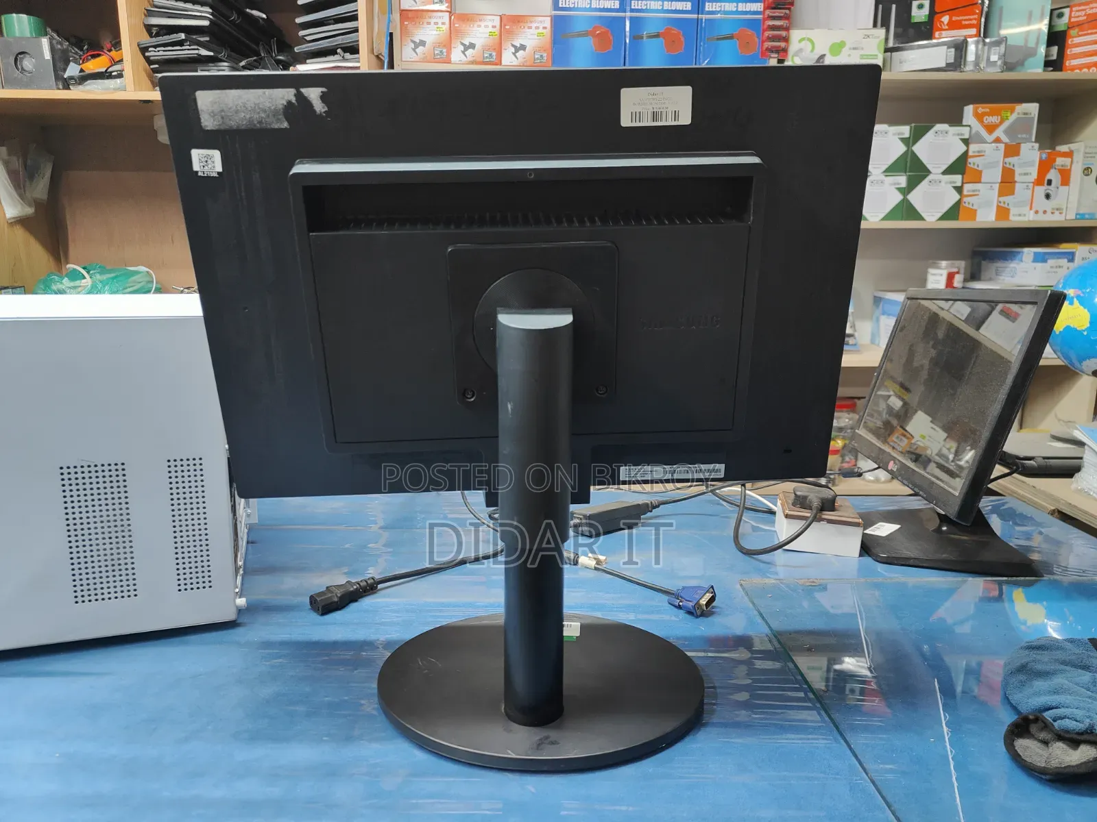 Samsung 22′′ Premium LED Monitor — সুপার ফ্রেশ কন্ডিশনে বিক্রি!