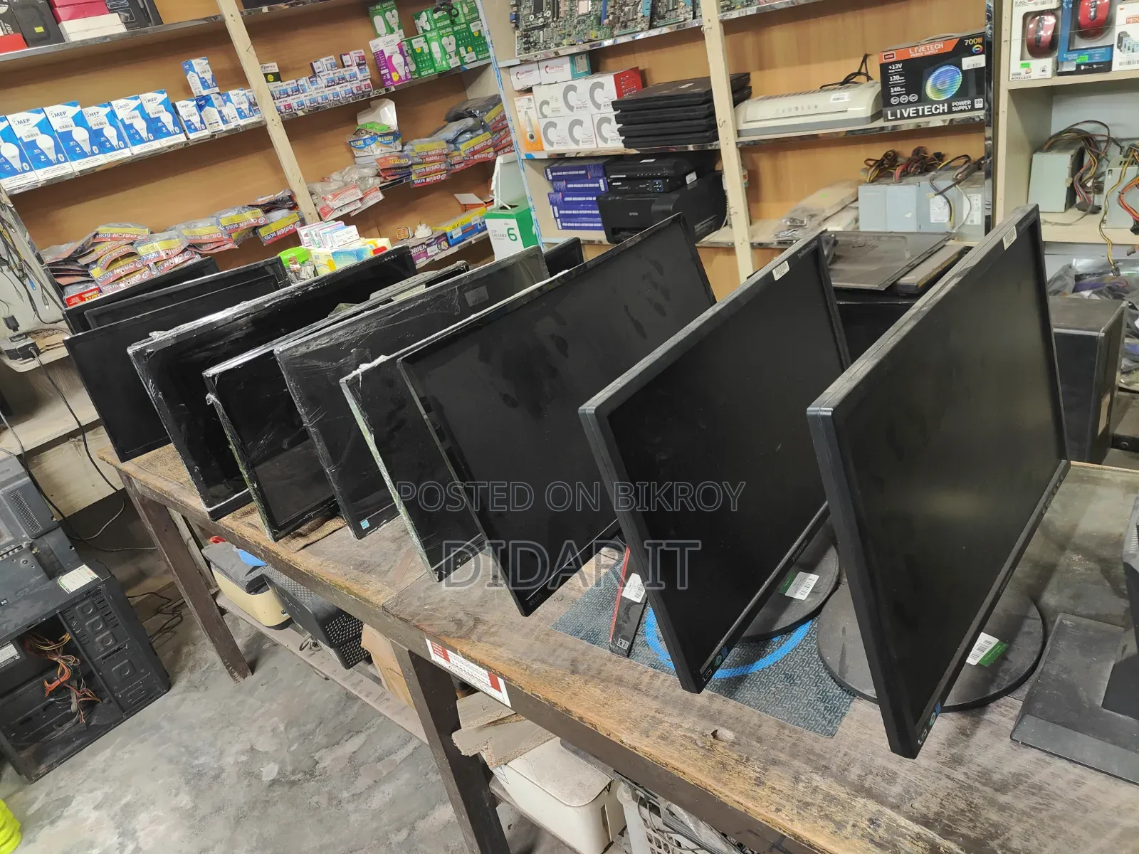 Samsung 22′′ Premium LED Monitor — সুপার ফ্রেশ কন্ডিশনে বিক্রি!
