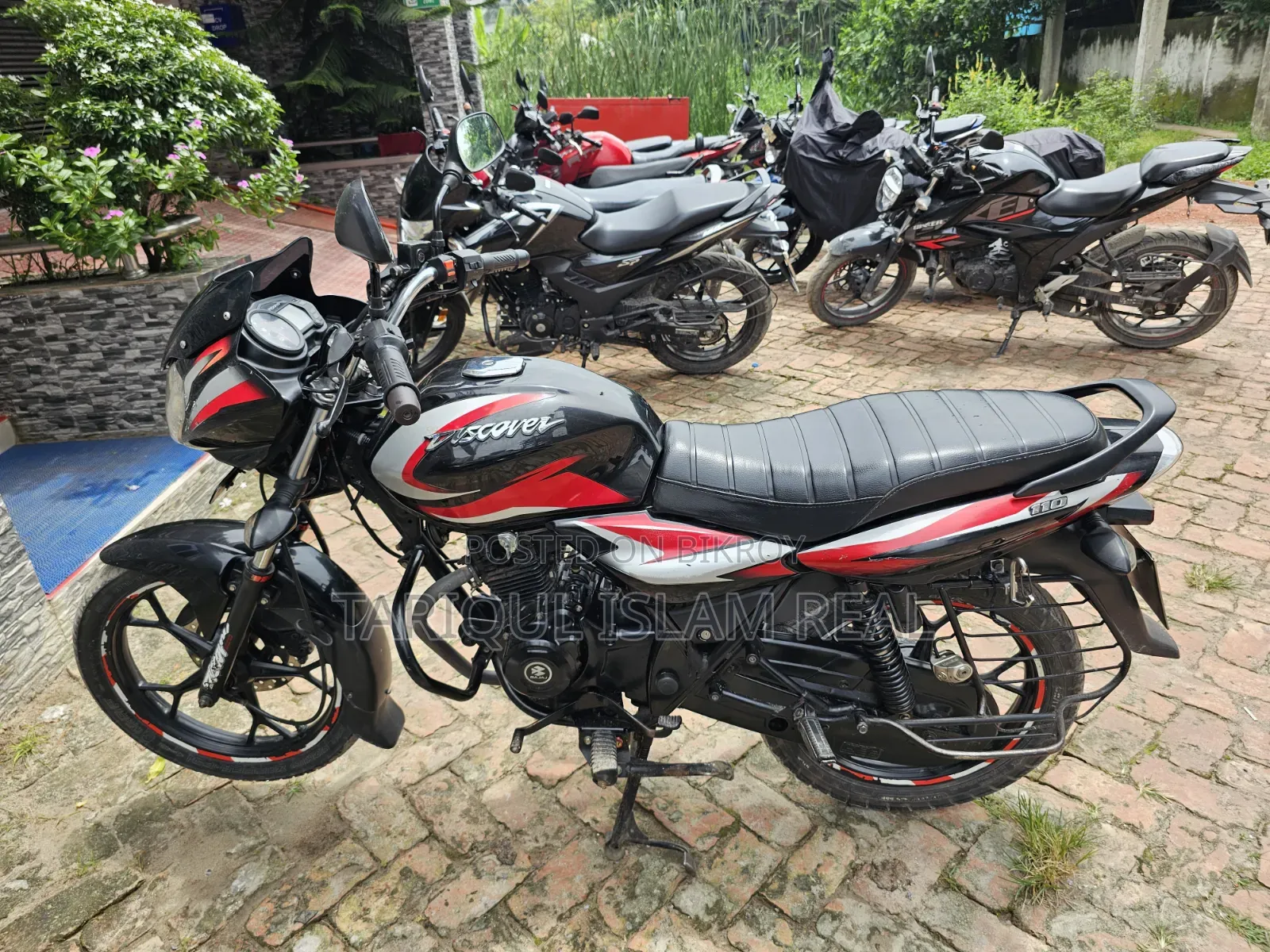 বাজাজ ডিসকভার ১১০ ২০২২ ব্ল্যাক
