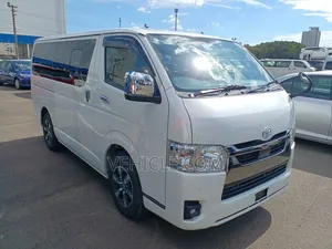 Toyota HiAce 2022 White