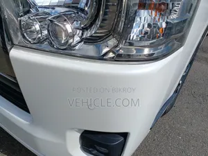 Toyota HiAce 2022 White