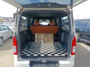 Toyota HiAce 2022 White