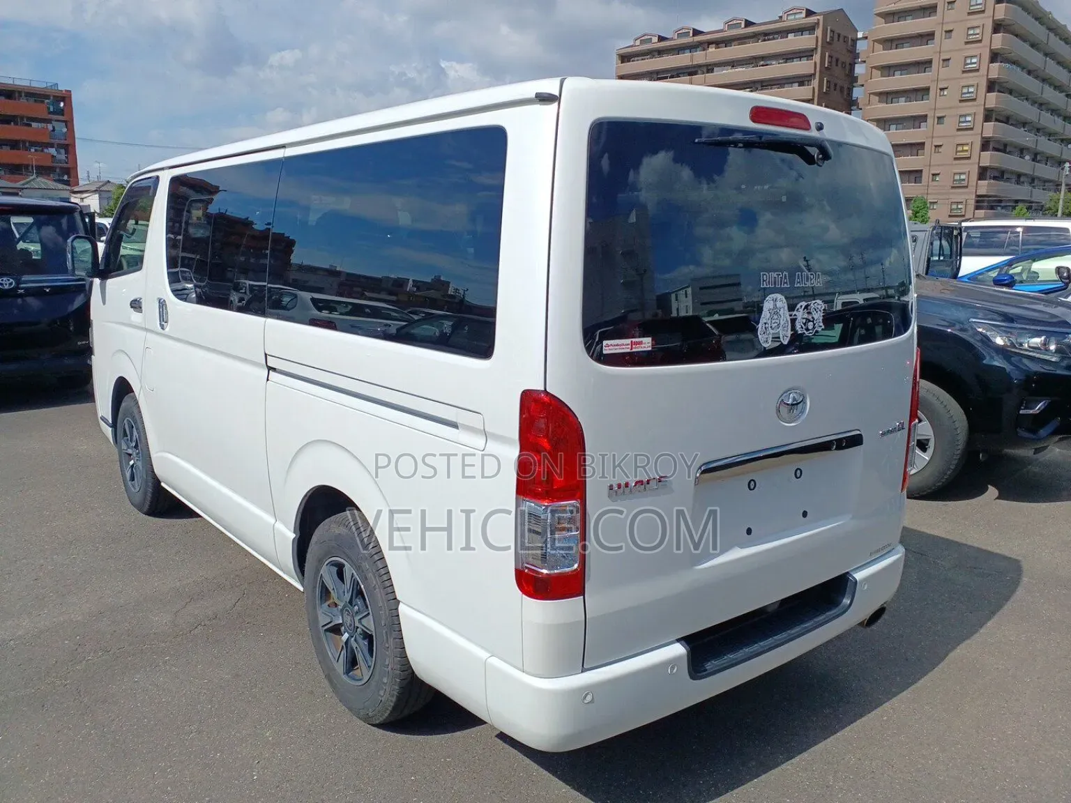Toyota HiAce 2022 White