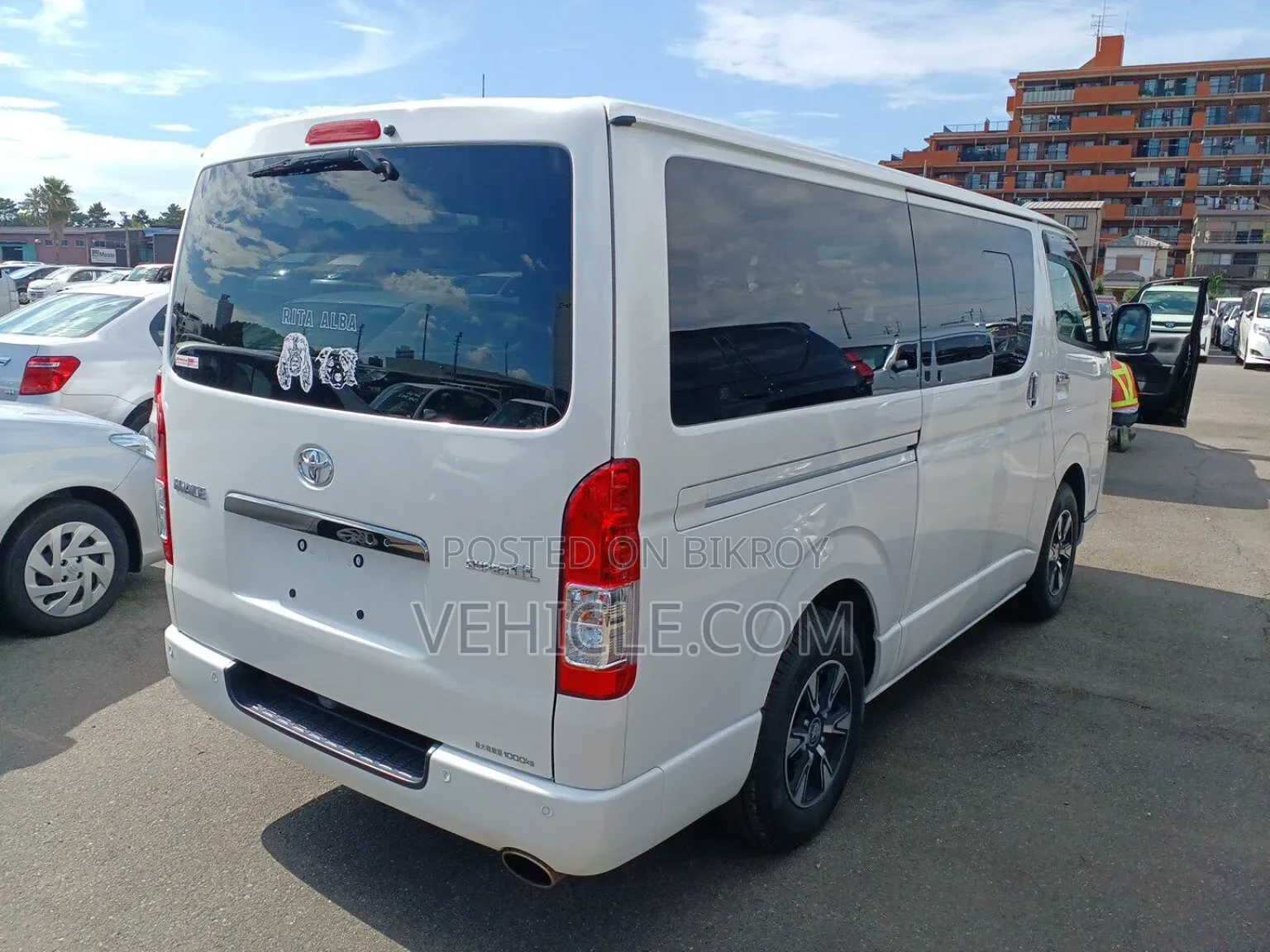 Toyota HiAce 2022 White