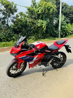 হোন্ডা সিবিআর ২০২২ হোয়াইট