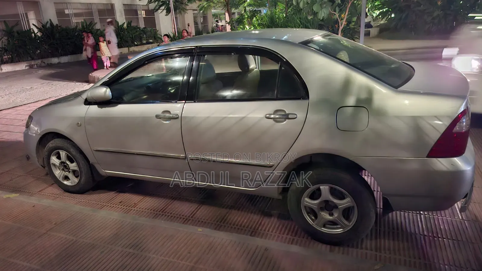 টয়োটা করোল্লা ২০০৪ সিলভার