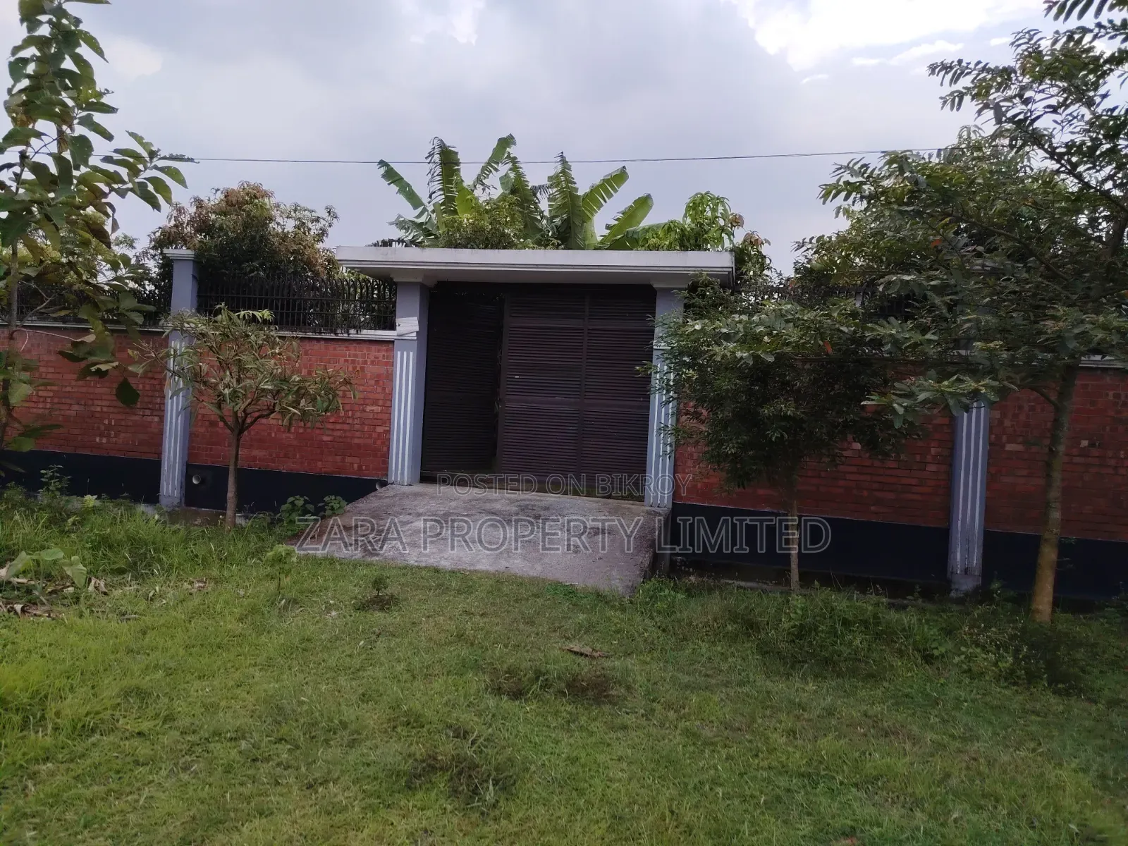 3+3 = 6 katha plot for sale in sector no. 28.