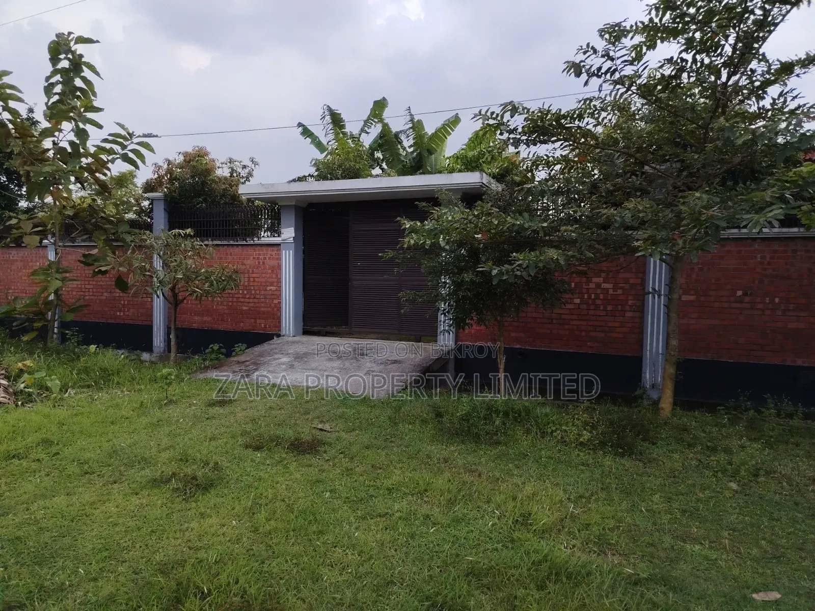 3+3 = 6 katha plot for sale in sector no. 28.